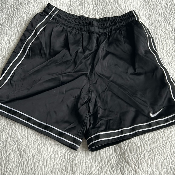 Vintage Nike basketball shorts – Fitz women’s size extra small, small - Picture 2 of 10